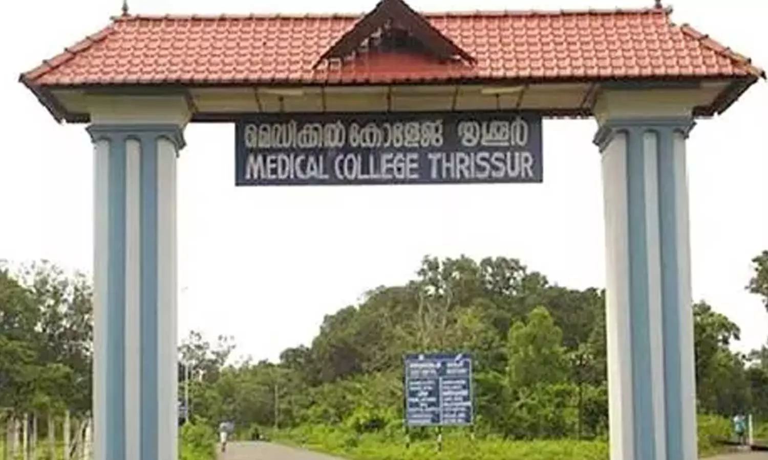 ചികിത്സ വൈകിപ്പിച്ചു; തൃശൂർ മെഡിക്കൽ കോളേജിനെതിരെ ഗുരുതര ആരോപണവുമായി ആംബുലൻസ് ഡ്രൈവർ