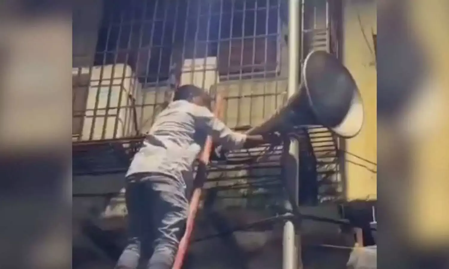 മഹാരാഷ്ട്രയിൽ പള്ളികളിലെ ഉച്ചഭാഷിണികൾ നീക്കം ചെയ്ത സംഭവം; സർക്കാരിനോട് വിശദീകരണം തേടി ഹൈക്കോടതി