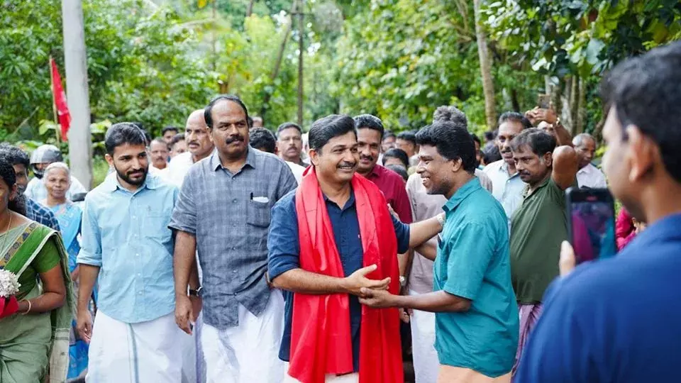 നിലമ്പൂർ തെരഞ്ഞെടുപ്പ് പ്രചരണത്തിനിടെ സിപിഎം സ്ഥാനാർഥി എം.സ്വരാജ് നിലമ്പൂർ തെരഞ്ഞെടുപ്പ് പ്രചരണത്തിനിടെ സിപിഎം സ്ഥാനാർഥി എം.സ്വരാജ്