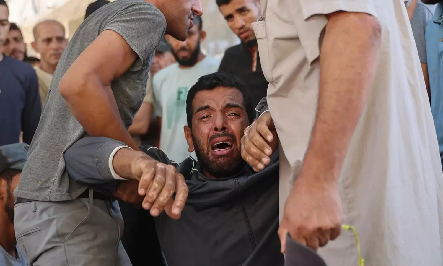 48 മണിക്കൂറിനുള്ളിൽ 300-ലധികം ഫലസ്തീനികളെ കൊലപ്പെടുത്തി ഇസ്രായേൽ; മറമാടാൻ സ്ഥലമില്ലാതെ ഗസ്സ