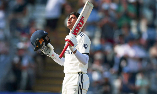 മറുപടി ബാറ്റിങ്ങിനായി ഇറങ്ങിയ ഇംഗ്ലണ്ടിന് തകർച്ച ; ബർമിങ്ങാം ടെസ്റ്റിൽ ഗില്ലിന് ഇരട്ട സെഞ്ച്വറി