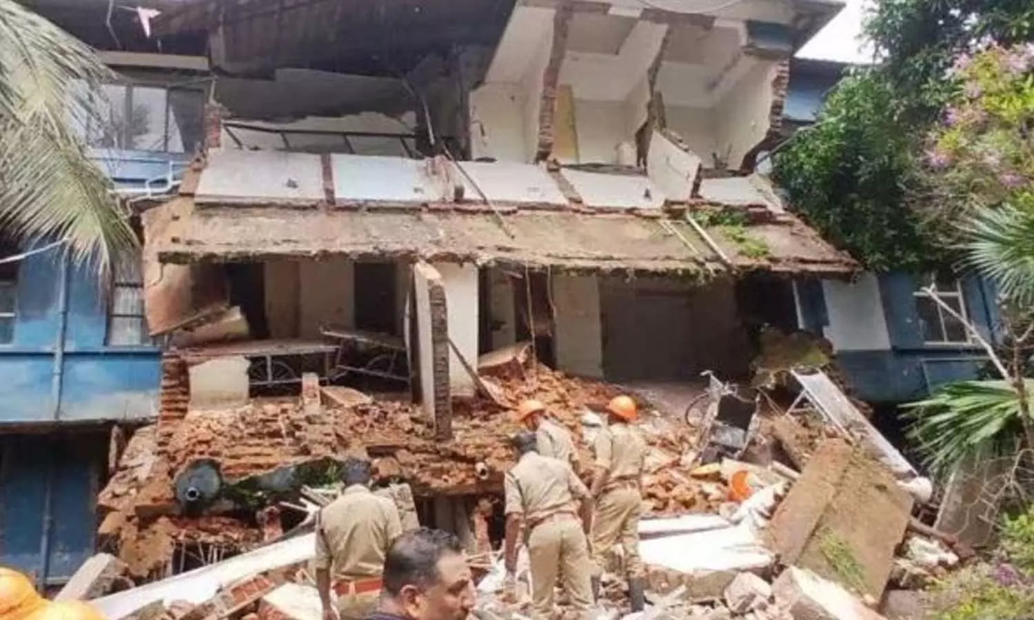 ആശുപത്രി കെട്ടിടങ്ങളില് അടിയന്തര സുരക്ഷാ പരിശോധന നടത്താന് നിര്ദേശം; തീരുമാനം ഡിഎച്ച്എസ് വിളിച്ച യോഗത്തില് ആശുപത്രി കെട്ടിടങ്ങളില് അടിയന്തര സുരക്ഷാ പരിശോധന നടത്താന് നിര്ദേശം; തീരുമാനം ഡിഎച്ച്എസ് വിളിച്ച യോഗത്തില്