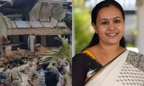 കോട്ടയം മെഡിക്കൽ കോളജ് അപകടം; ആരോഗ്യമന്ത്രിക്കെതിരെ പ്രതിഷേധം ശക്തം കോട്ടയം മെഡിക്കൽ കോളജ് അപകടം; ആരോഗ്യമന്ത്രിക്കെതിരെ പ്രതിഷേധം ശക്തം