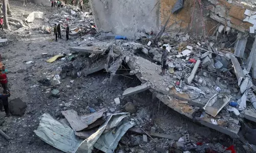 വെടിനിർത്തൽ ചർച്ചയ്ക്കിടെ ഗസ്സയിൽ വ്യാപക ഇസ്രായേൽ ആക്രമണം