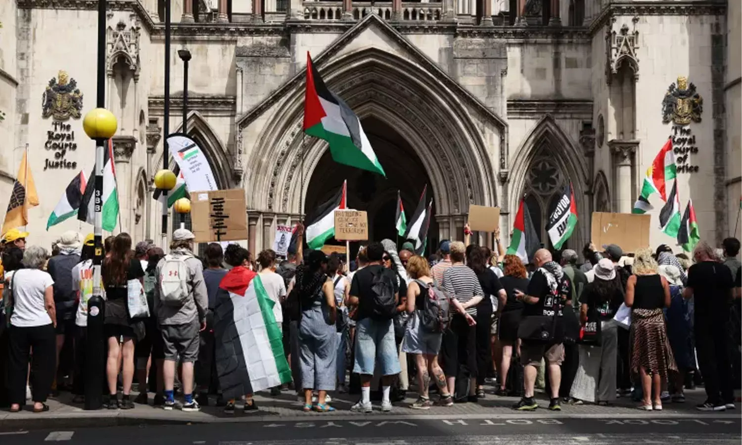 ആയുധ വ്യവസായത്തെ തടയുന്ന ഫലസ്തീൻ ആക്ഷൻ ഗ്രൂപിനെ നിരോധിക്കാനുള്ള ശ്രമത്തിനെതിരെ ലണ്ടനിൽ പ്രതിഷേധം ആയുധ വ്യവസായത്തെ തടയുന്ന ഫലസ്തീൻ ആക്ഷൻ ഗ്രൂപിനെ നിരോധിക്കാനുള്ള ശ്രമത്തിനെതിരെ ലണ്ടനിൽ പ്രതിഷേധം