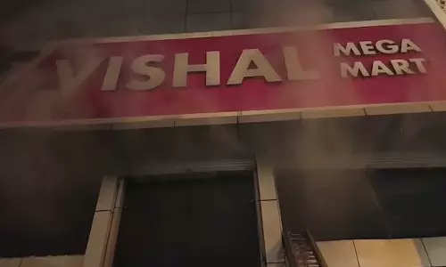 ഡല്‍ഹി ഷോപ്പിങ് കോംപ്ലക്‌സിലുണ്ടായ തീപിടിത്തം; ലിഫ്റ്റിനുള്ളില്‍ കുടുങ്ങി ഒരാള്‍ മരിച്ചു