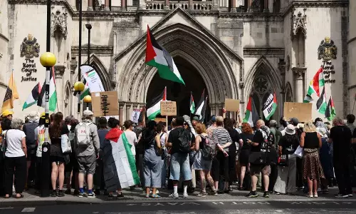 ആയുധ വ്യവസായത്തെ തടയുന്ന ഫലസ്തീൻ ആക്ഷൻ ഗ്രൂപിനെ നിരോധിക്കാനുള്ള ശ്രമത്തിനെതിരെ ലണ്ടനിൽ പ്രതിഷേധം