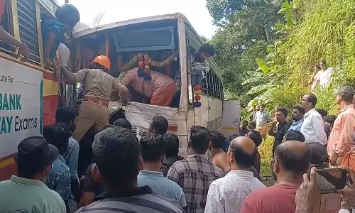 തിരുവനന്തപുരം നെയ്യാർ ഡാമിന് സമീപം കെഎസ്ആർടിസി ബസുകൾ കൂട്ടിയിടിച്ചു; 15ലധികം പേർക്ക് പരിക്ക്‌