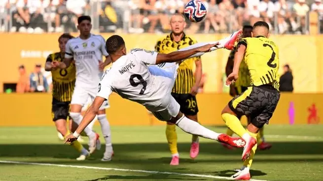 ഇഞ്ച്വറി ടൈം ത്രില്ലറിൽ റയൽ സെമിയിൽ