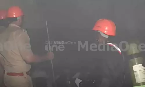 തൃശൂരിൽ ബഹുനില കെട്ടിടത്തിന് തീപിടിച്ചു തൃശൂരിൽ ബഹുനില കെട്ടിടത്തിന് തീപിടിച്ചു