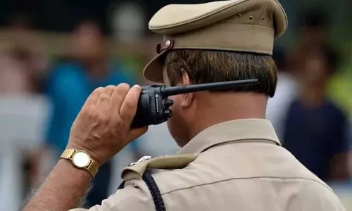 സ്റ്റേഷനിലും പോയില്ല, ഡ്യൂട്ടിയും ചെയ്തില്ല; കോണ്സ്റ്റബിള് 12 വര്ഷം കൊണ്ട് സമ്പാദിച്ചത് 28 ലക്ഷം രൂപ സ്റ്റേഷനിലും പോയില്ല, ഡ്യൂട്ടിയും ചെയ്തില്ല; കോണ്സ്റ്റബിള് 12 വര്ഷം കൊണ്ട് സമ്പാദിച്ചത് 28 ലക്ഷം രൂപ