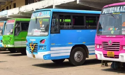 സ്വകാര്യബസ് പണിമുടക്ക് ആരംഭിച്ചു; കൂടുതല്‍ കെഎസ്ആര്‍ടിസി ബസുകള്‍ സര്‍വീസ് നടത്തും