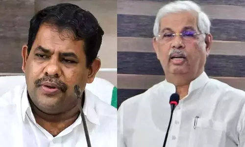 കേരള സർവകലാശാലയിലെ സസ്പെൻഷൻ: ഗവർണർ അമിതാധികാര പ്രയോഗം നടത്തുന്നുവെന്ന് റസാഖ് പാലേരി