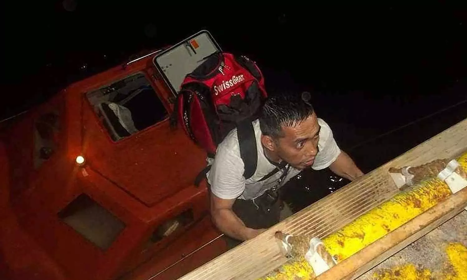 ചെങ്കടലിൽ ഗ്രീക്ക് കപ്പലിന് നേരെ ആക്രമണം; നാല് ജീവനക്കാർ കൊല്ലപ്പെട്ടു, രണ്ടുപേർക്ക് പരിക്ക് ചെങ്കടലിൽ ഗ്രീക്ക് കപ്പലിന് നേരെ ആക്രമണം; നാല് ജീവനക്കാർ കൊല്ലപ്പെട്ടു, രണ്ടുപേർക്ക് പരിക്ക്