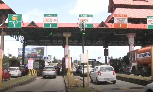 റോഡ് ഗതാഗത യോഗ്യമല്ലെങ്കിൽ ടോളിൽ കാര്യമില്ല ; ഒരാഴ്ചക്കകം പ്രശ്നം പരിഹരിച്ചില്ലെങ്കിൽ പാലിയേക്കര ടോൾ  നിർത്തുമെന്ന് ഹൈക്കോടതി