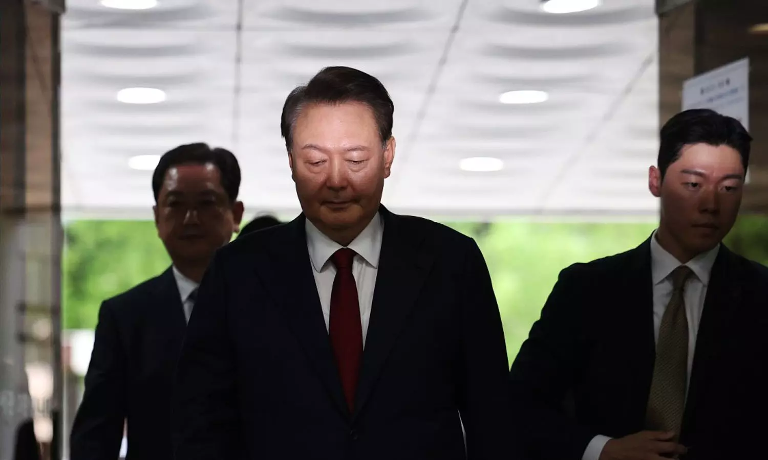 മുൻ ദക്ഷിണ കൊറിയൻ പ്രസിഡന്റ് യൂൻ സുക്-യോളിനെതിരെ അറസ്റ്റ് വാറണ്ട് പുറപ്പെടുവിച്ച് കോടതി മുൻ ദക്ഷിണ കൊറിയൻ പ്രസിഡന്റ് യൂൻ സുക്-യോളിനെതിരെ അറസ്റ്റ് വാറണ്ട് പുറപ്പെടുവിച്ച് കോടതി