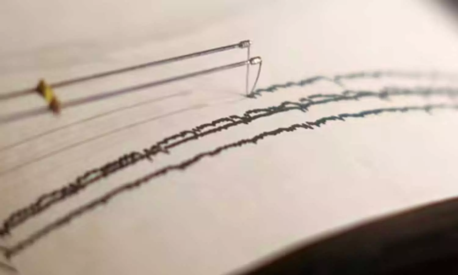 ഡൽഹിയിലും സമീപപ്രദേശങ്ങളിലും ശക്തമായ ഭൂചലനം