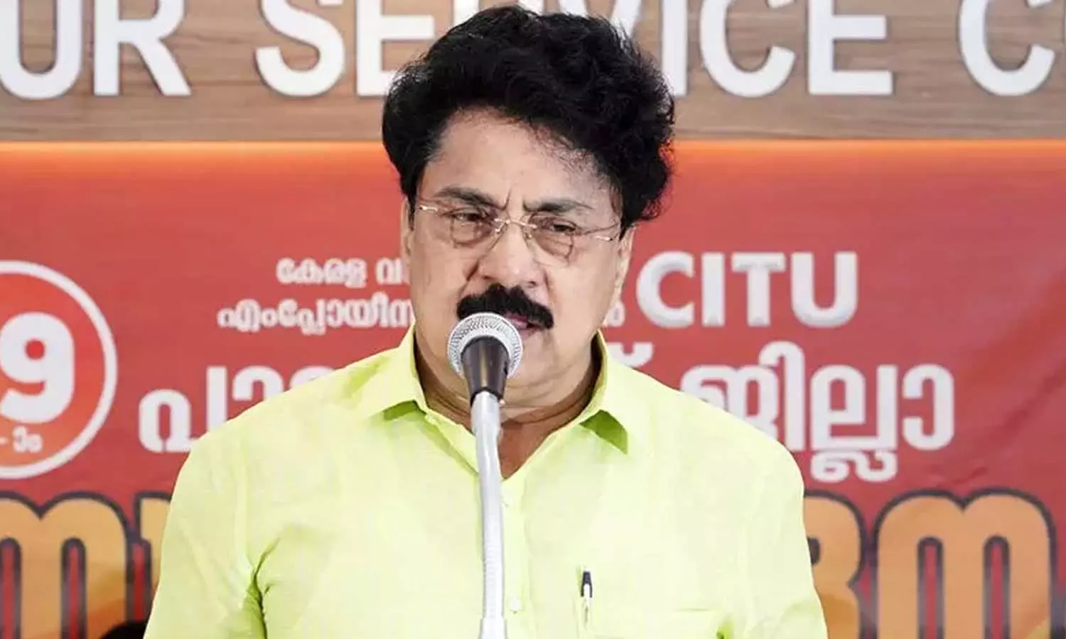 മണ്ണാര്‍ക്കാട് നഗരസഭയുടെ പരിപാടിയില്‍ പി.കെ ശശിയെ ക്ഷണിച്ചതില്‍ സിപിഎമ്മിന്  അതൃപ്തി