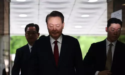 മുൻ ദക്ഷിണ കൊറിയൻ പ്രസിഡന്റ് യൂൻ സുക്-യോളിനെതിരെ അറസ്റ്റ് വാറണ്ട് പുറപ്പെടുവിച്ച് കോടതി