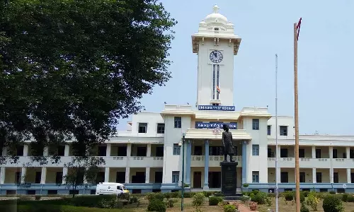 കേരള സര്‍വകലാശാലയില്‍ വിസി - സിന്‍ഡിക്കേറ്റ് പോര് തുടരുന്നു; വിദ്യാര്‍ഥികള്‍ പ്രതിസന്ധിയില്‍