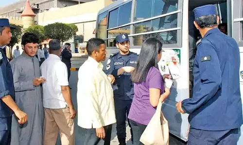 താമസ, തൊഴിൽ നിയമലംഘനം: കുവൈത്തിൽ കഴിഞ്ഞ രണ്ട് മാസത്തിനിടെ 6,300 പ്രവാസികളെ നാടുകടത്തി