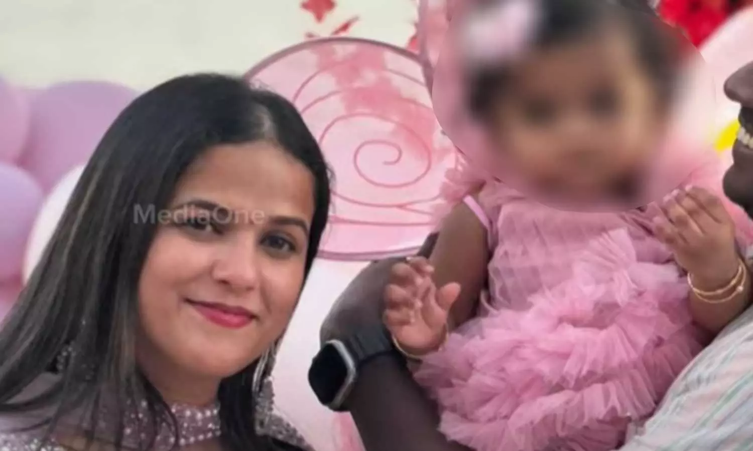 വന്നുപെട്ടത് ഇങ്ങനെയൊരു വീട്ടില്, കാശിനോടാണ് ആക്രാന്തം; ഷാർജയിൽ യുവതിയും കുഞ്ഞും മരിച്ച സംഭവത്തിൽ ദുരൂഹതയെന്ന് കുടുംബം വന്നുപെട്ടത് ഇങ്ങനെയൊരു വീട്ടില്, കാശിനോടാണ് ആക്രാന്തം; ഷാർജയിൽ യുവതിയും കുഞ്ഞും മരിച്ച സംഭവത്തിൽ ദുരൂഹതയെന്ന് കുടുംബം