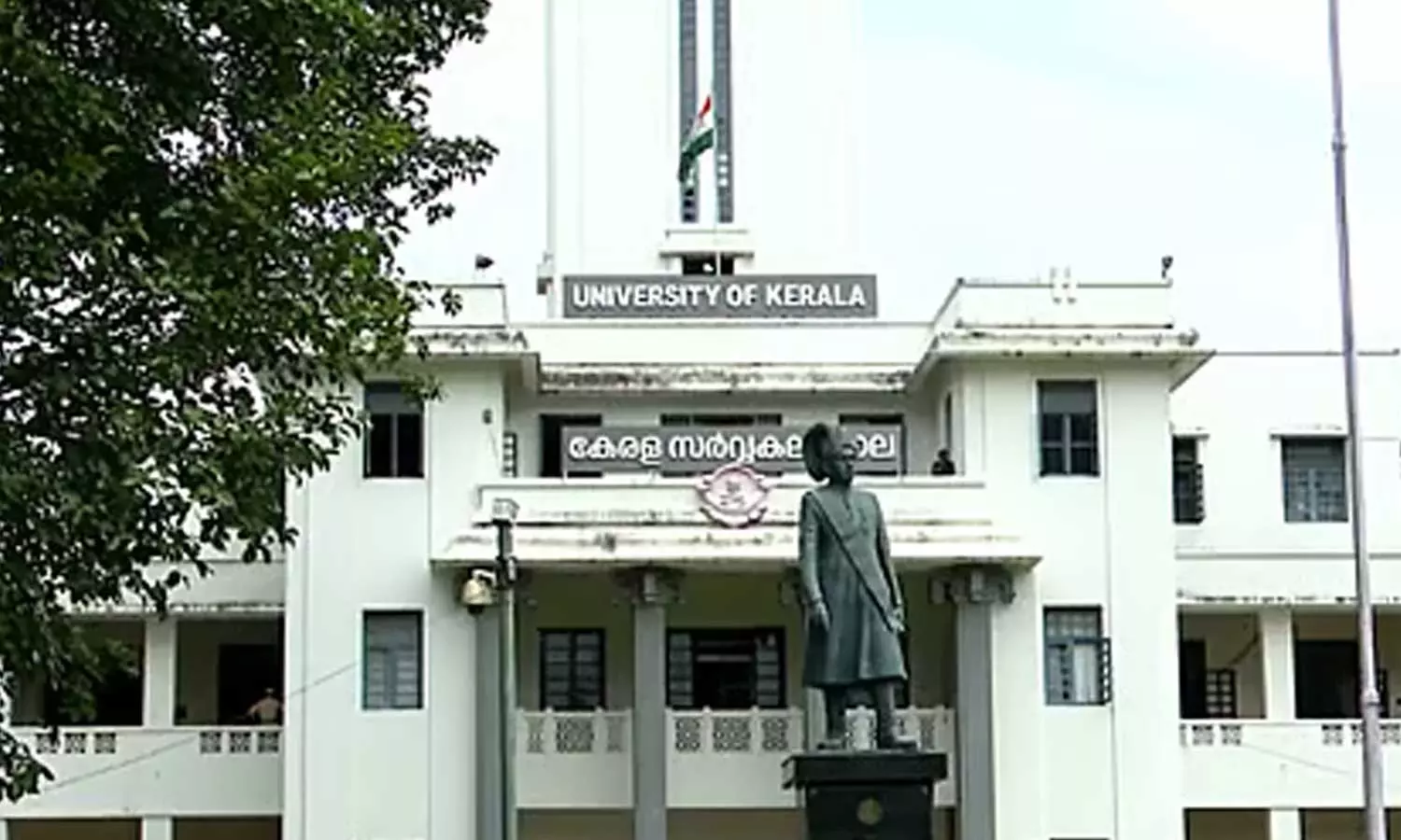 കേരള സര്വകലാശാല സസ്പെന്ഷന് വിവാദം: കോടതിയെ സമീപിക്കാനൊരുങ്ങി സിന്ഡിക്കേറ്റിലെ ബിജെപി അംഗങ്ങള് കേരള സര്വകലാശാല സസ്പെന്ഷന് വിവാദം: കോടതിയെ സമീപിക്കാനൊരുങ്ങി സിന്ഡിക്കേറ്റിലെ ബിജെപി അംഗങ്ങള്