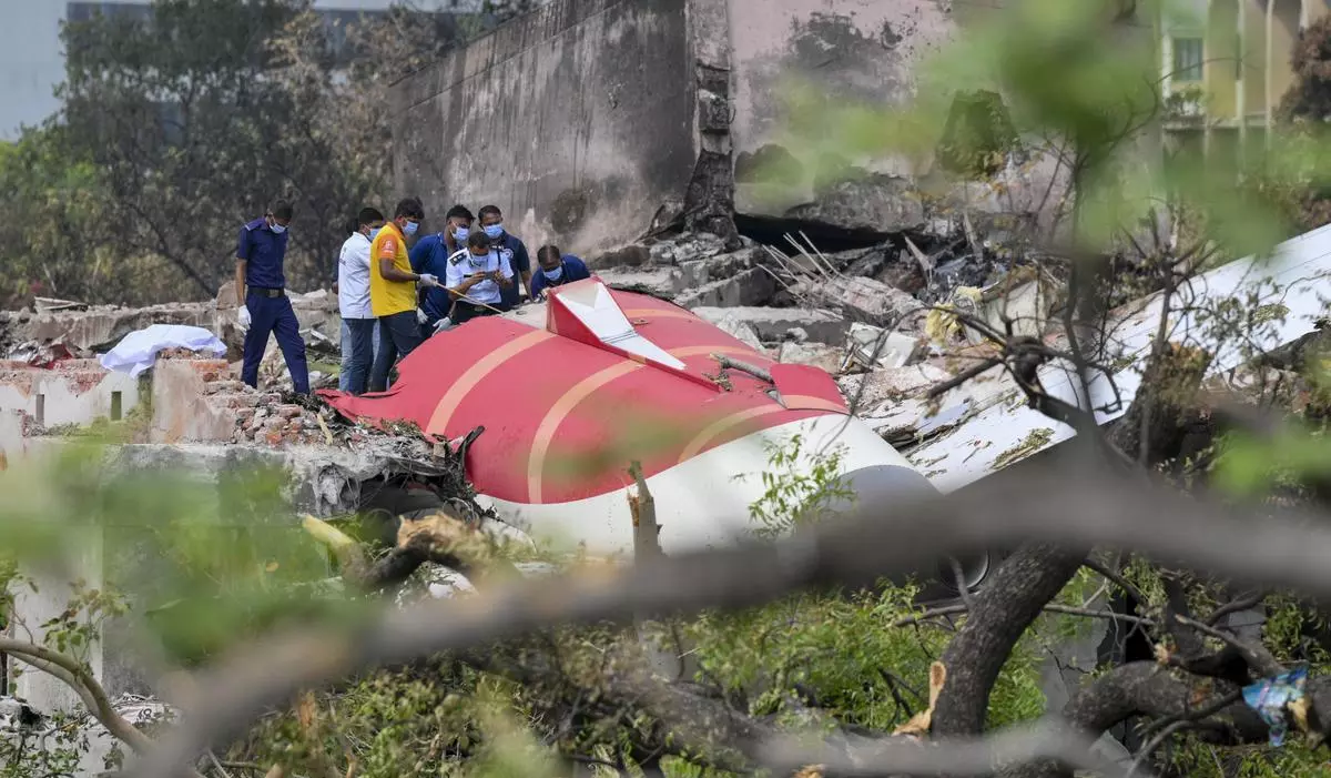 അഹമ്മദാബാദ് വിമാനാപകടം; അപകട കാരണം ഇന്ധന നിയന്ത്രണ സ്വിച്ച് ഓഫായത്, പ്രാഥമിക അന്വേഷണ റിപ്പോർട്ട് പുറത്ത്