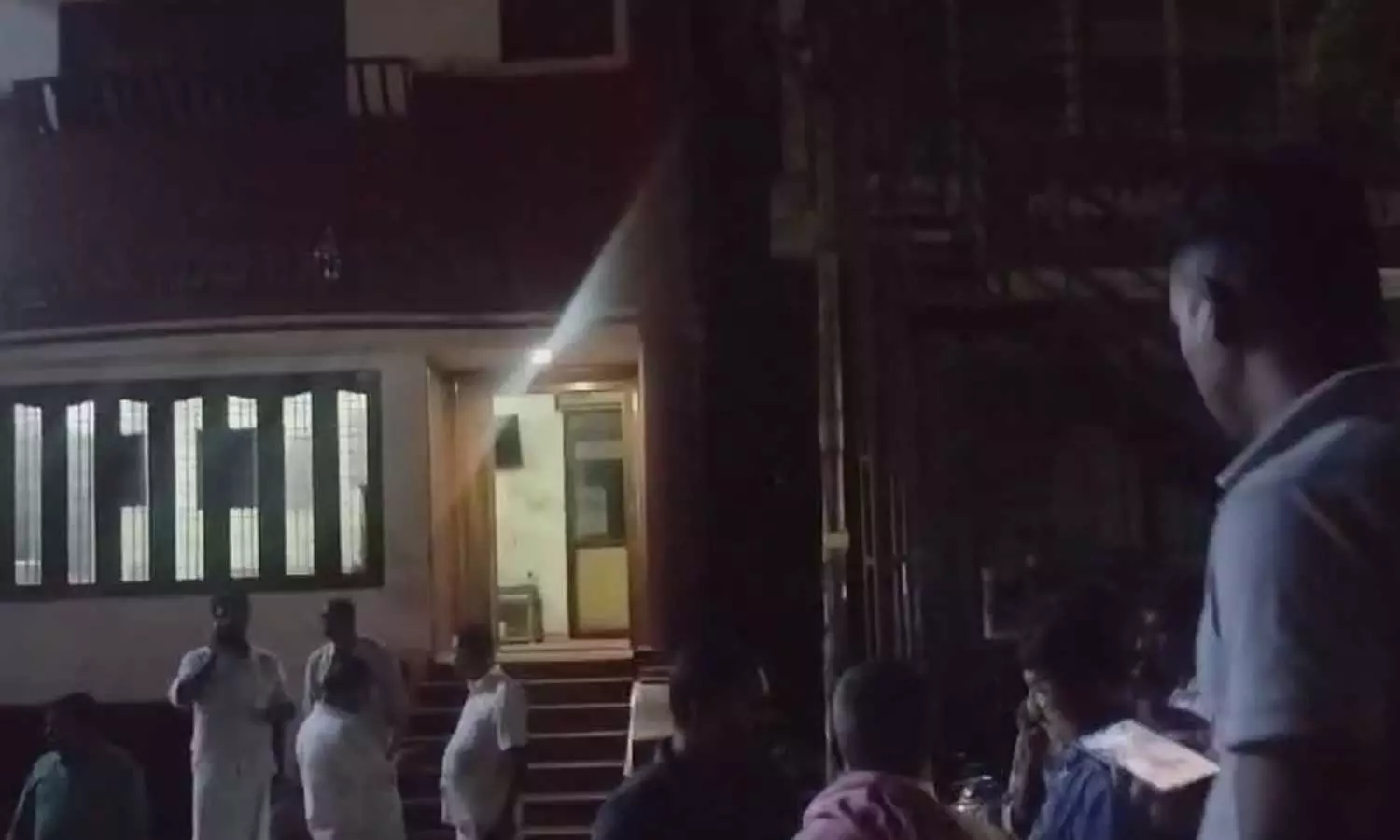 മണ്ണാർക്കാട് സിപിഎം ഓഫിസിന് നേരെ പടക്കമേറ്; ഒരാള്‍ കസ്റ്റഡിയില്‍