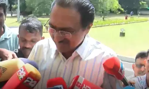 പ്രതിസന്ധി ഒഴിയാതെ കേരള സർവകലാശാലയിലെ വിസി -രജിസ്ട്രാർ പോര്; മോഹനൻ കുന്നുമ്മലിന്‍റെ അടുത്ത നീക്കം  നിർണായകം