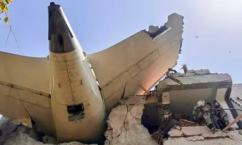 അഹമ്മദാബാദ് വിമാനദുരന്തം: പിഴവ് പൈലറ്റിന്റെ തലയിൽ കെട്ടിവയ്ക്കാൻ ശ്രമം; റിപ്പോര്ട്ട് തള്ളി പൈലറ്റ് അസോസിയേഷന് അഹമ്മദാബാദ് വിമാനദുരന്തം: പിഴവ് പൈലറ്റിന്റെ തലയിൽ കെട്ടിവയ്ക്കാൻ ശ്രമം; റിപ്പോര്ട്ട് തള്ളി പൈലറ്റ് അസോസിയേഷന്