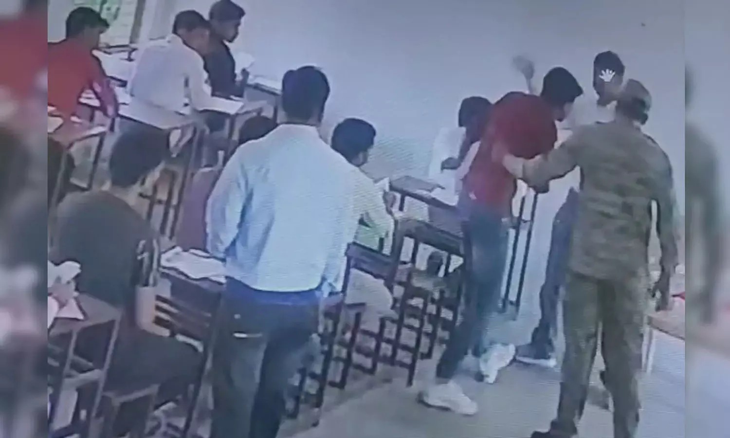 മധ്യപ്രദേശിൽ കോപ്പിയടിച്ചു എന്നാരോപിച്ച് ഐഎഎസ് ഉദ്യോഗസ്ഥൻ വിദ്യാർഥിയെ തല്ലി