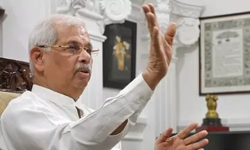 ഗുരുപൂജ നമ്മുടെ സംസ്കാരമാണ്, എന്താണ് തെറ്റ്?; പാദപൂജ ചെയ്യിക്കുന്നതിനെ ന്യായീകരിച്ച് ഗവർണർ,മറുപടിയുമായി കെഎസ്‍യു