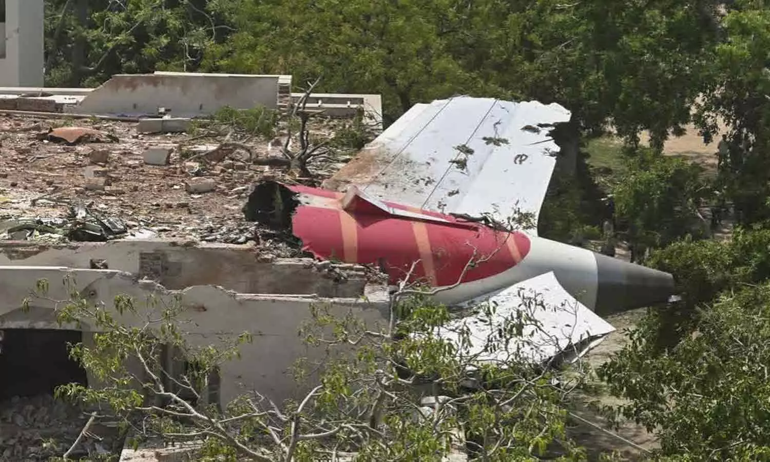 അഹമ്മദാബാദ് വിമാന അപകടം; പൈലറ്റുമാരെ സംശയ നിഴലിലാക്കുന്നതിൽ ആക്ഷേപം