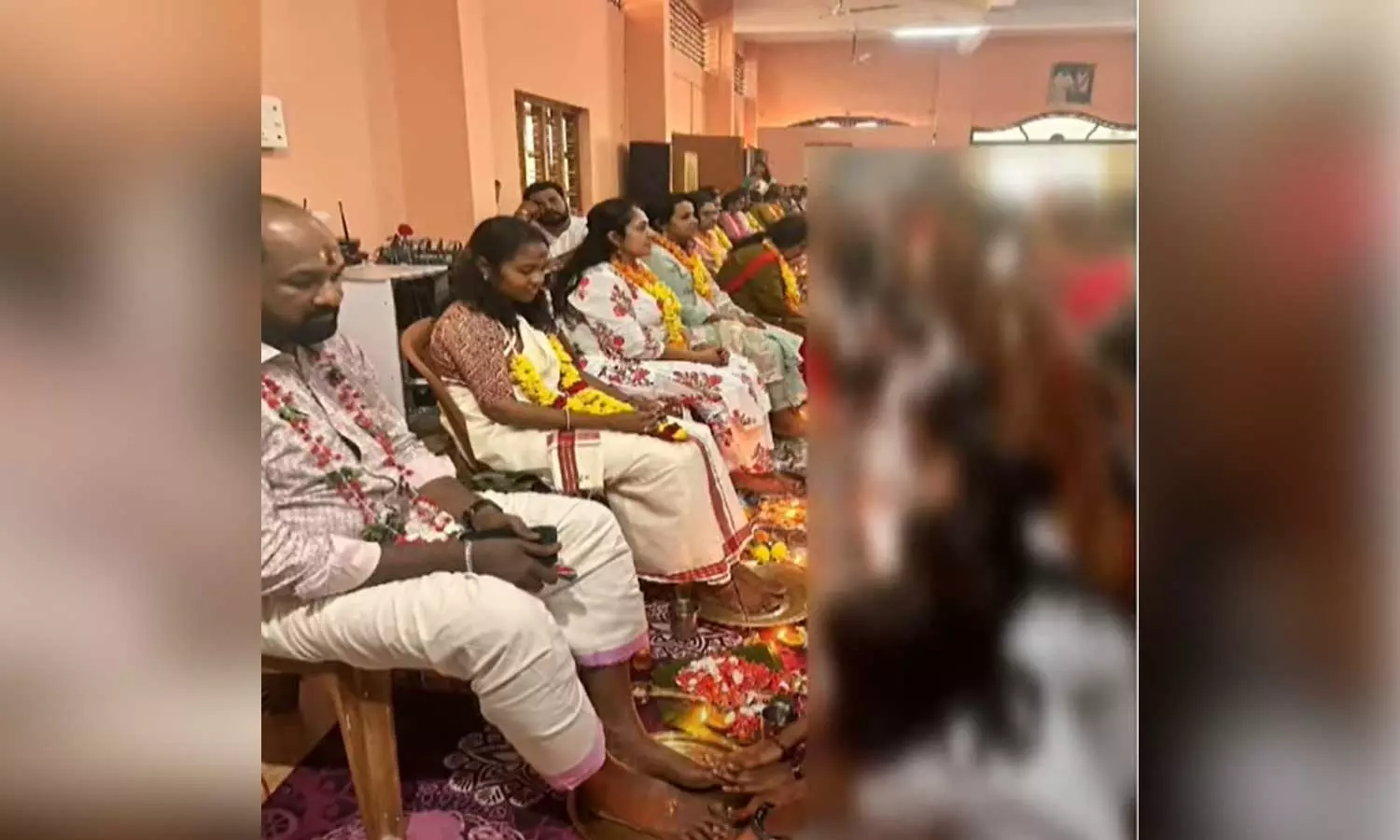 പത്തനംതിട്ട പന്തളം അമൃത വിദ്യാലയത്തിലും പാദപൂജ;നൂറോളം വിദ്യാർഥികൾ പങ്കെടുത്തു പത്തനംതിട്ട പന്തളം അമൃത വിദ്യാലയത്തിലും പാദപൂജ;നൂറോളം വിദ്യാർഥികൾ പങ്കെടുത്തു