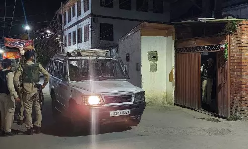 കശ്മീർ രക്തസാക്ഷി ദിനത്തിൽ നേതാക്കളെ വീട്ടുതടങ്കലിലാക്കി കേന്ദ്രം; ജനാധിപത്യ വിരുദ്ധ നടപടിയെന്ന് ഉമര്‍ അബ്ദുല്ല