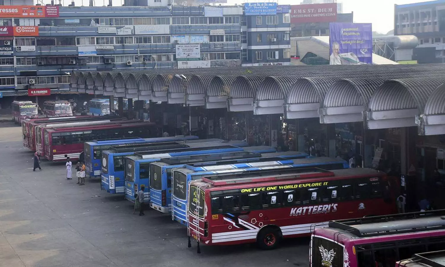 വിദ്യാർഥികളുടെ ടിക്കറ്റ് നിരക്ക് കൂട്ടണമെന്ന് ആവശ്യം; സ്വകാര്യ ബസുടമകളെ ചർച്ചക്ക് വിളിച്ച് മന്ത്രി വിദ്യാർഥികളുടെ ടിക്കറ്റ് നിരക്ക് കൂട്ടണമെന്ന് ആവശ്യം; സ്വകാര്യ ബസുടമകളെ ചർച്ചക്ക് വിളിച്ച് മന്ത്രി