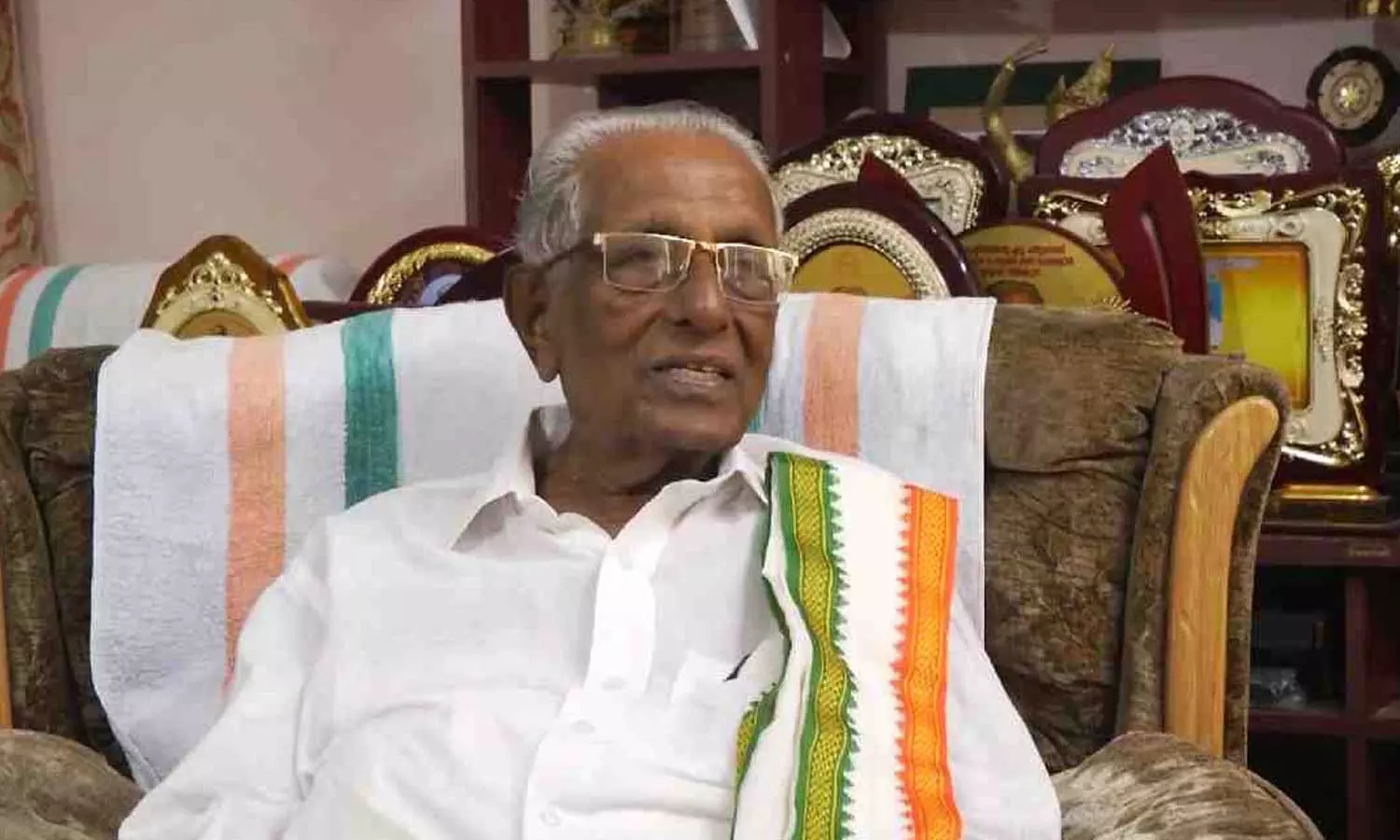 മുതിര്ന്ന കോണ്ഗ്രസ് നേതാവ് സി.വി പത്മരാജന് അന്തരിച്ചു മുതിര്ന്ന കോണ്ഗ്രസ് നേതാവ് സി.വി പത്മരാജന് അന്തരിച്ചു