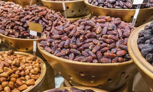 സൂഖ് വാഖിഫിൽ ഇനി ഈത്തപ്പഴ മധുരം സൂഖ് വാഖിഫിൽ ഇനി ഈത്തപ്പഴ മധുരം