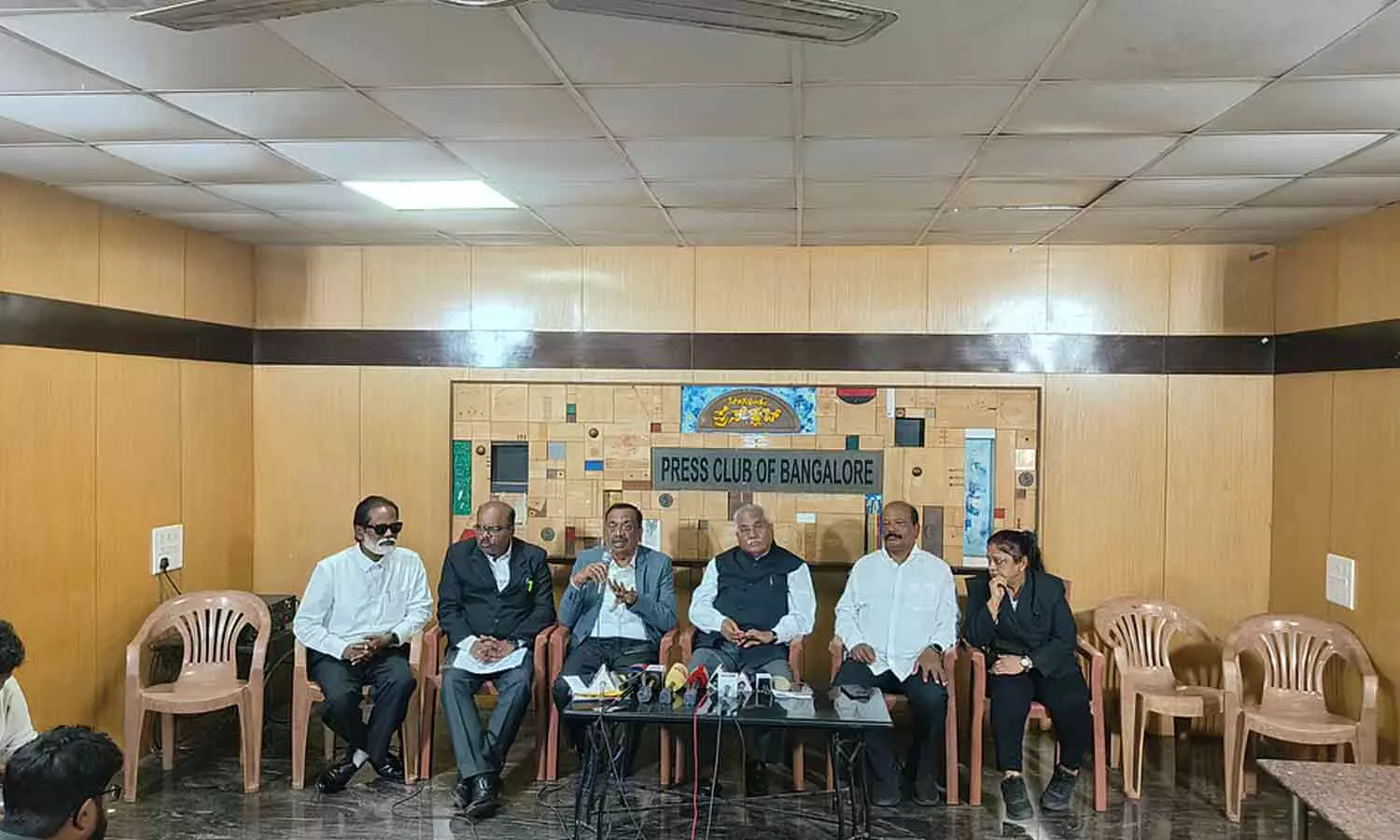 ധർമസ്ഥല കൊലപാതക പരമ്പര; കോടതി മേൽനോട്ടത്തിൽ പ്രത്യേക അന്വേഷണ സംഘം വേണം; മുൻ സുപ്രിംകോടതി ജഡ്ജ്