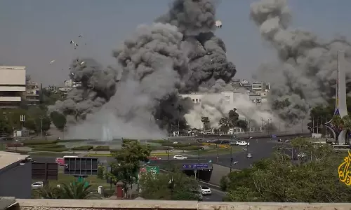 ഗസ്സക്ക് പിന്നാലെ സിറിയൻ സൈനിക തലസ്ഥാനത്തും ബോംബിട്ട് ഇസ്രായേൽ; നാലു പേർ കൊല്ലപ്പെട്ടു,നിരവധി പേര്‍ക്ക് പരിക്ക്