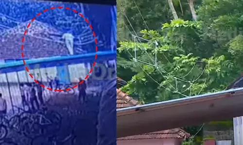 കുട്ടി ചെരുപ്പെടുത്ത് ഇറങ്ങുന്നതിനിടെ കാല് തെറ്റി ലൈൻ കമ്പിയിൽ കയറിപ്പിടിച്ചതാണ്...; അപകടത്തിന്‍റെ സിസിടിവി ദൃശ്യങ്ങള്‍ പുറത്ത്