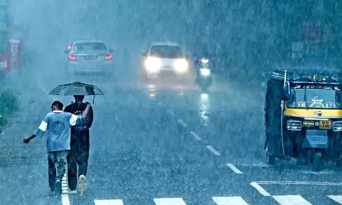 കനത്ത മഴ: മൂന്ന് ജില്ലകളിലെ വിദ്യാഭ്യാസ സ്ഥാപനങ്ങള്‍ക്ക് നാളെ അവധി