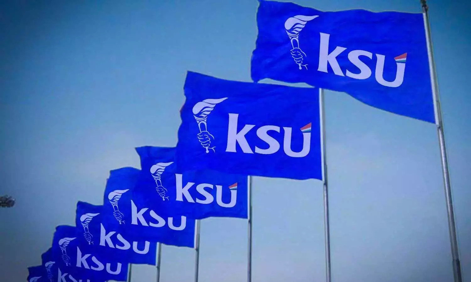 കെഎസ്‌യു നേതൃയോഗത്തില്‍ എ ഗ്രൂപ്പും കെ.സി ഗ്രൂപ്പും ഏറ്റുമുട്ടി; ഷാഫിക്ക് പ്രതിരോധം തീർത്തില്ലെന്ന് അലോഷ്യസ് സേവ്യറിനെതിരെ വിമർശനം