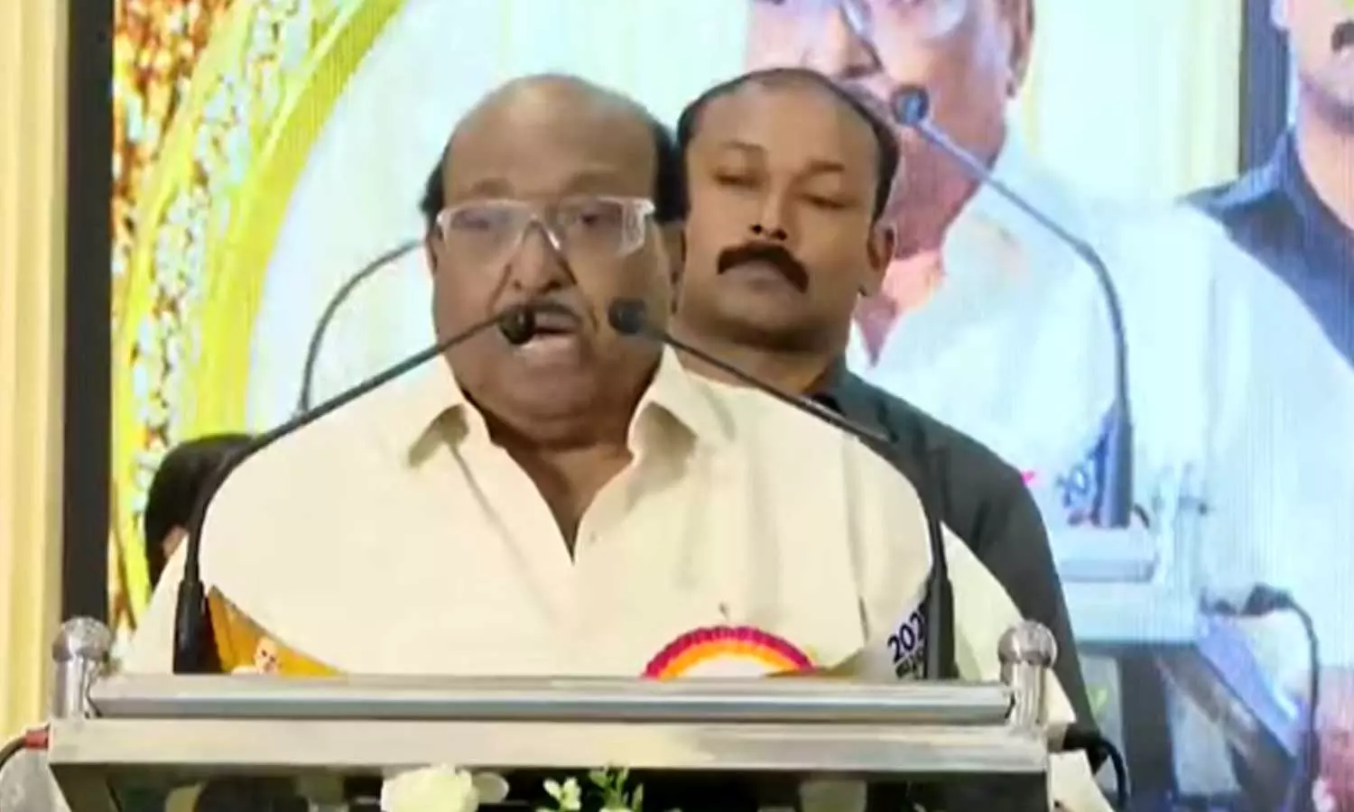 കാന്തപുരം എന്ത് കുന്തം എടുത്ത് എറിഞ്ഞാലും പറയാനുള്ളത് പറയും, എന്നെ കത്തിച്ചാൽ പോലും അഭിപ്രായത്തിൽ നിന്ന് പിറകോട്ടില്ല; വെള്ളാപ്പള്ളി നടേശന് കാന്തപുരം എന്ത് കുന്തം എടുത്ത് എറിഞ്ഞാലും പറയാനുള്ളത് പറയും, എന്നെ കത്തിച്ചാൽ പോലും അഭിപ്രായത്തിൽ നിന്ന് പിറകോട്ടില്ല; വെള്ളാപ്പള്ളി നടേശന്