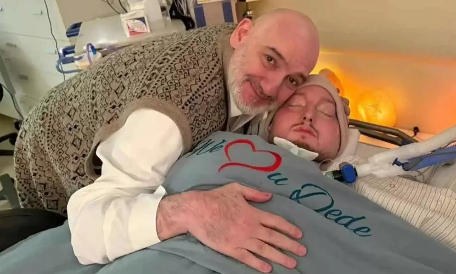 സൗദിയിലെ ഉറങ്ങുന്ന രാജകുമാരൻ അൽ വലീദ് ത്വലാൽ അന്തരിച്ചു സൗദിയിലെ ഉറങ്ങുന്ന രാജകുമാരൻ അൽ വലീദ് ത്വലാൽ അന്തരിച്ചു