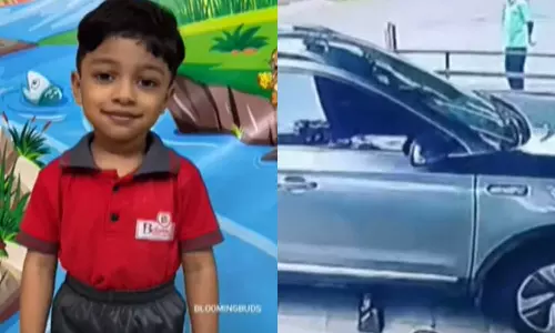 വാഗമണ്ണിൽ ചാർജിങ് സ്റ്റേഷനിൽ കാറടിച്ചു കയറി നാലുവയസുകാരന് മരിച്ച സംഭവം: ഡ്രൈവറുടെ അറസ്റ്റ് രേഖപ്പെടുത്തി വാഗമണ്ണിൽ ചാർജിങ് സ്റ്റേഷനിൽ കാറടിച്ചു കയറി നാലുവയസുകാരന് മരിച്ച സംഭവം: ഡ്രൈവറുടെ അറസ്റ്റ് രേഖപ്പെടുത്തി