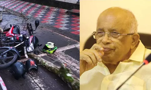 നെടുമങ്ങാട് 19കാരന്‍ ഷോക്കേറ്റ് മരിച്ച സംഭവം: സ്വകാര്യ വ്യക്തി മരം മുറിക്കാൻ സമ്മതിക്കാത്തതാണ് അപകടത്തിന് വഴിയൊരുക്കിയതെന്ന്  മന്ത്രിയും വാർഡ് മെമ്പറും; ആരോപണം തള്ളി സ്ഥലമുടമ