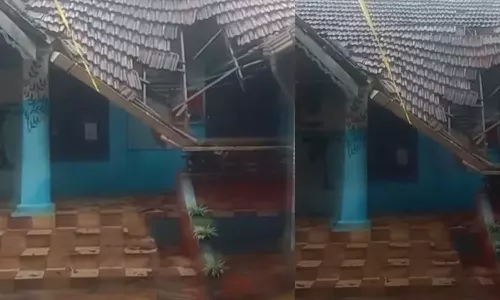 ആലപ്പുഴയില് സ്കൂള് കെട്ടിടം തകര്ന്ന് വീണു; ഒഴിവായത് വന്ദുരന്തം ആലപ്പുഴയില് സ്കൂള് കെട്ടിടം തകര്ന്ന് വീണു; ഒഴിവായത് വന്ദുരന്തം