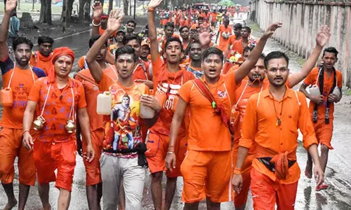 UP cops ban kanwariyas from carrying trishuls and hockey sticks during yatra